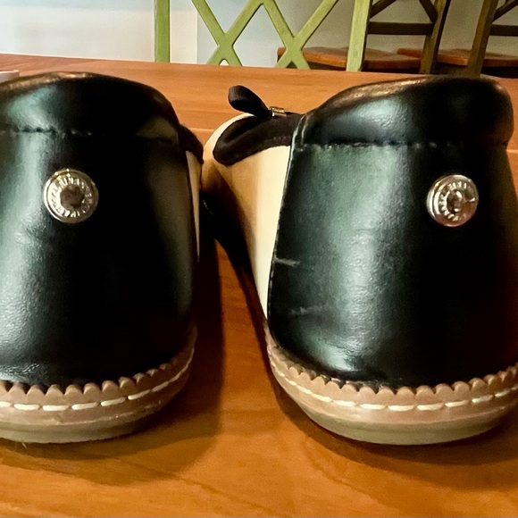 Anne Klein Cream and Black Loafers with Bow 8.5 *See Fit Note in description. - Picture 3 of 4
